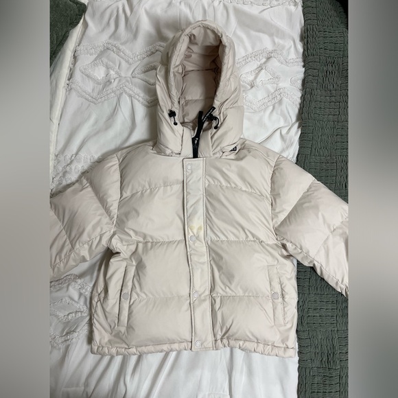 Aritzia - The Super Puff Shorty - CliMATTE™ Jacket in colour matte pearl- Medium - Picture 2 of 4